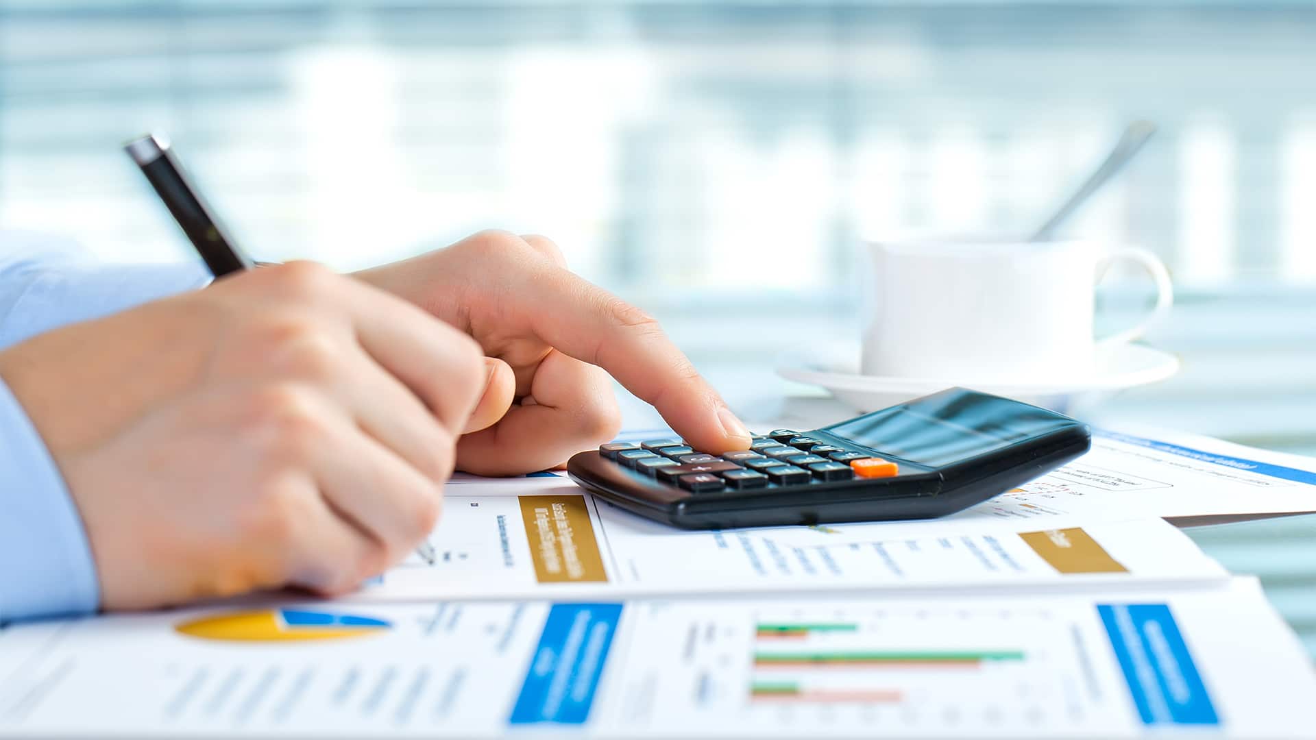 The Department of Accounting / College of Administration and Economics at Nawroz University held an electronic scientific symposium on Zoom entitled (The contribution of the accounting specialists in applying the economic and financial reform project