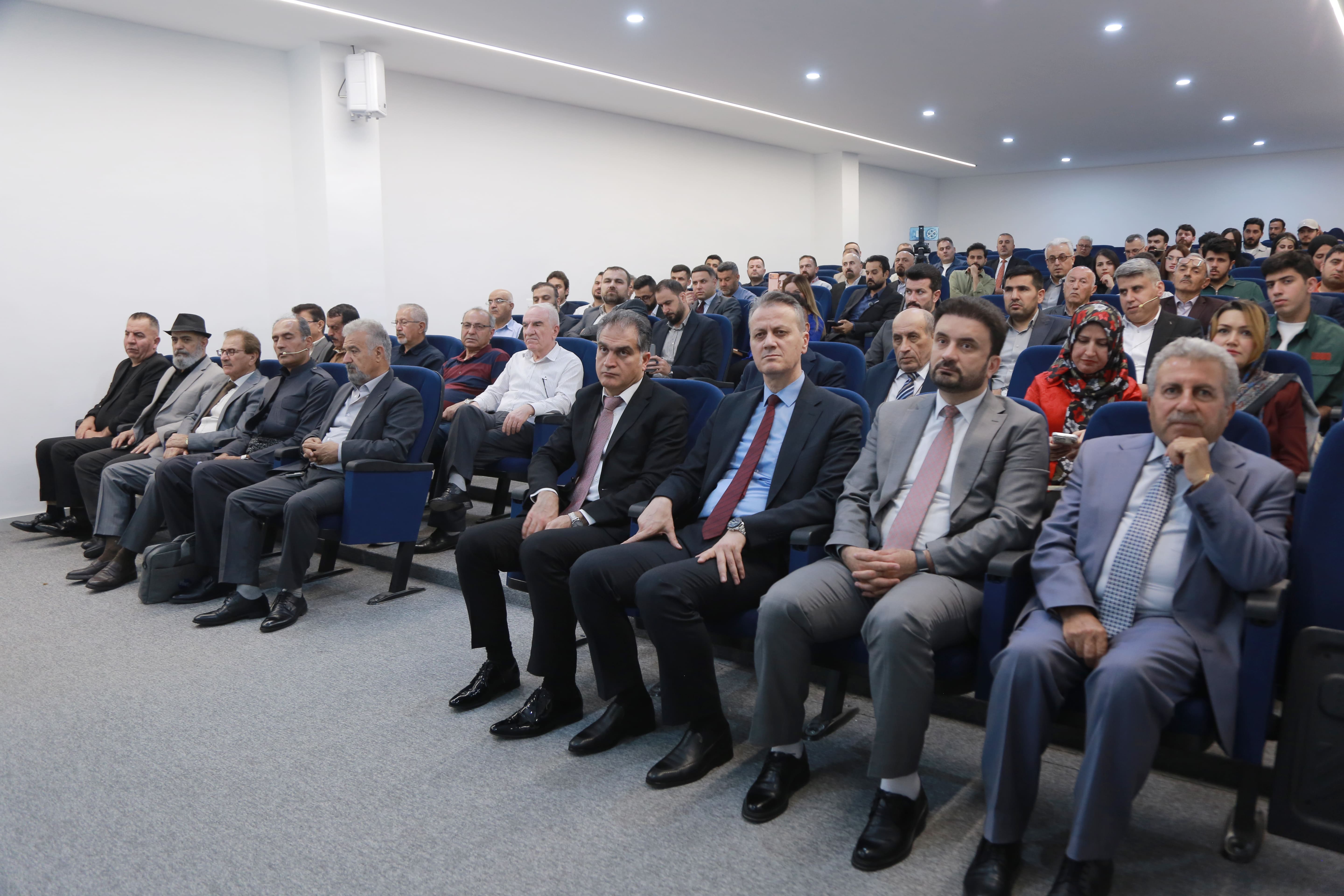 مناقشة الأدب الكوردي-الكورمانجي الكلاسيكي في ملتقى جامعة نوروز