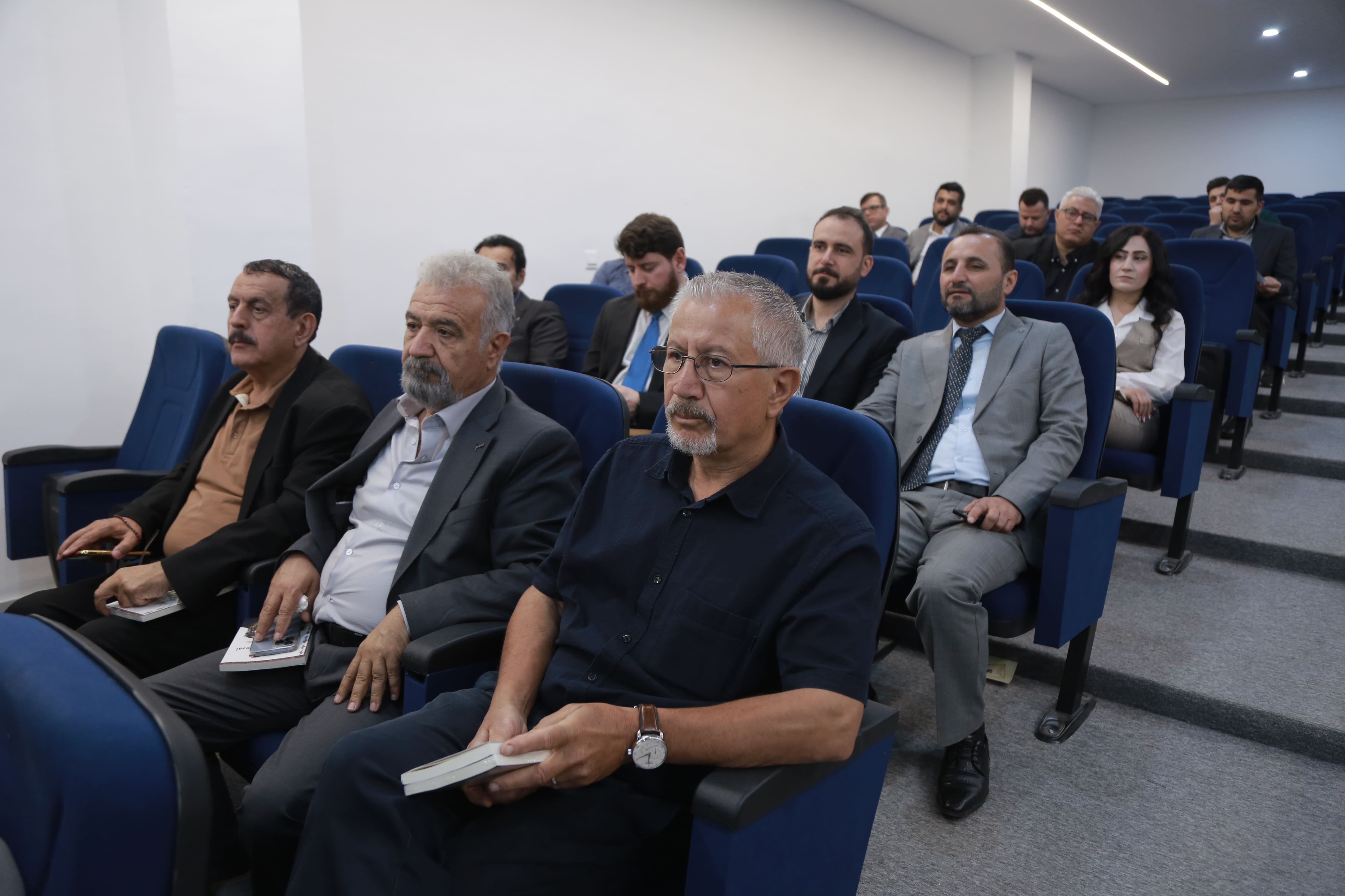 مناقشة الأدب الكوردي السوراني الكلاسيكي في ملتقى جامعة نوروز