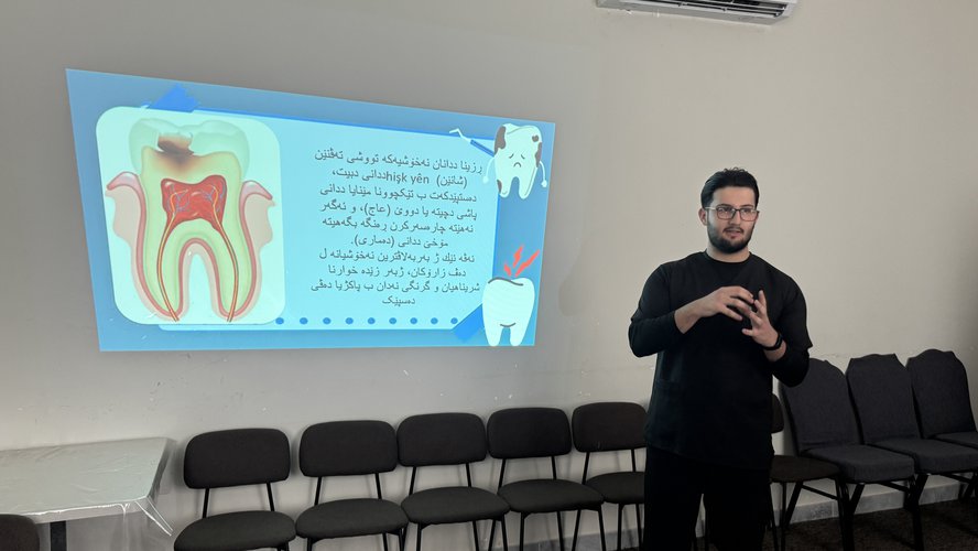 طلاب كلية طب الأسنان يزورون دار الأيتام