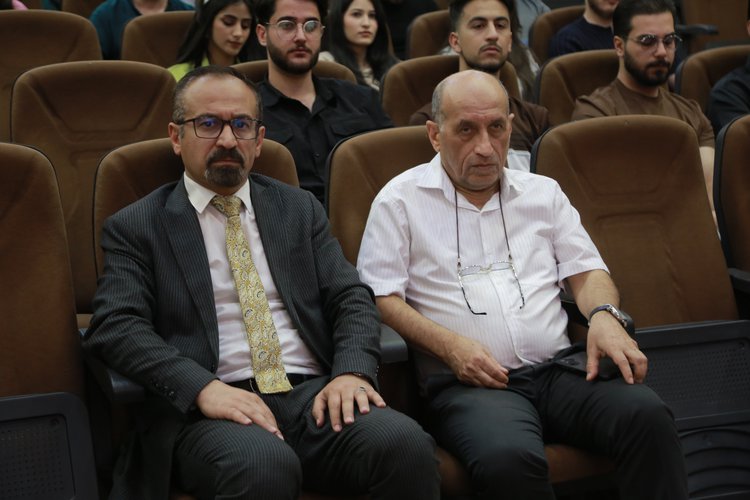 عقدَ طلابُ قسمِ الترجمةِ ندوةً في رحابِ جامعةِ نوروز