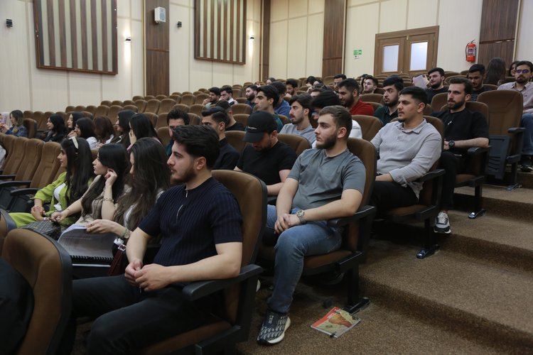 عقدَ طلابُ قسمِ الترجمةِ ندوةً في رحابِ جامعةِ نوروز