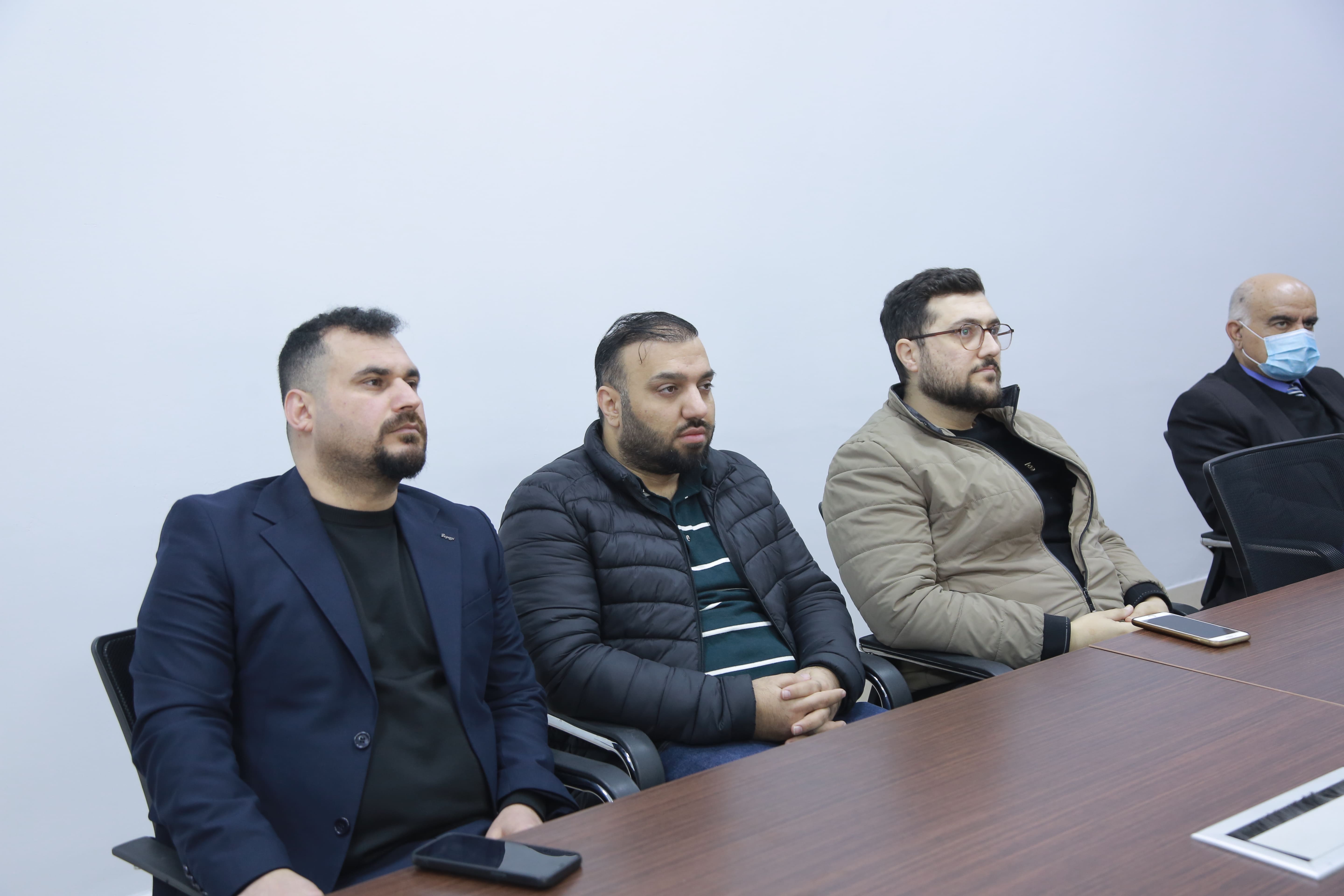 محاضرة في جامعة نوروز عن (الدراسات والبحوث الأدبية في المنطقة)