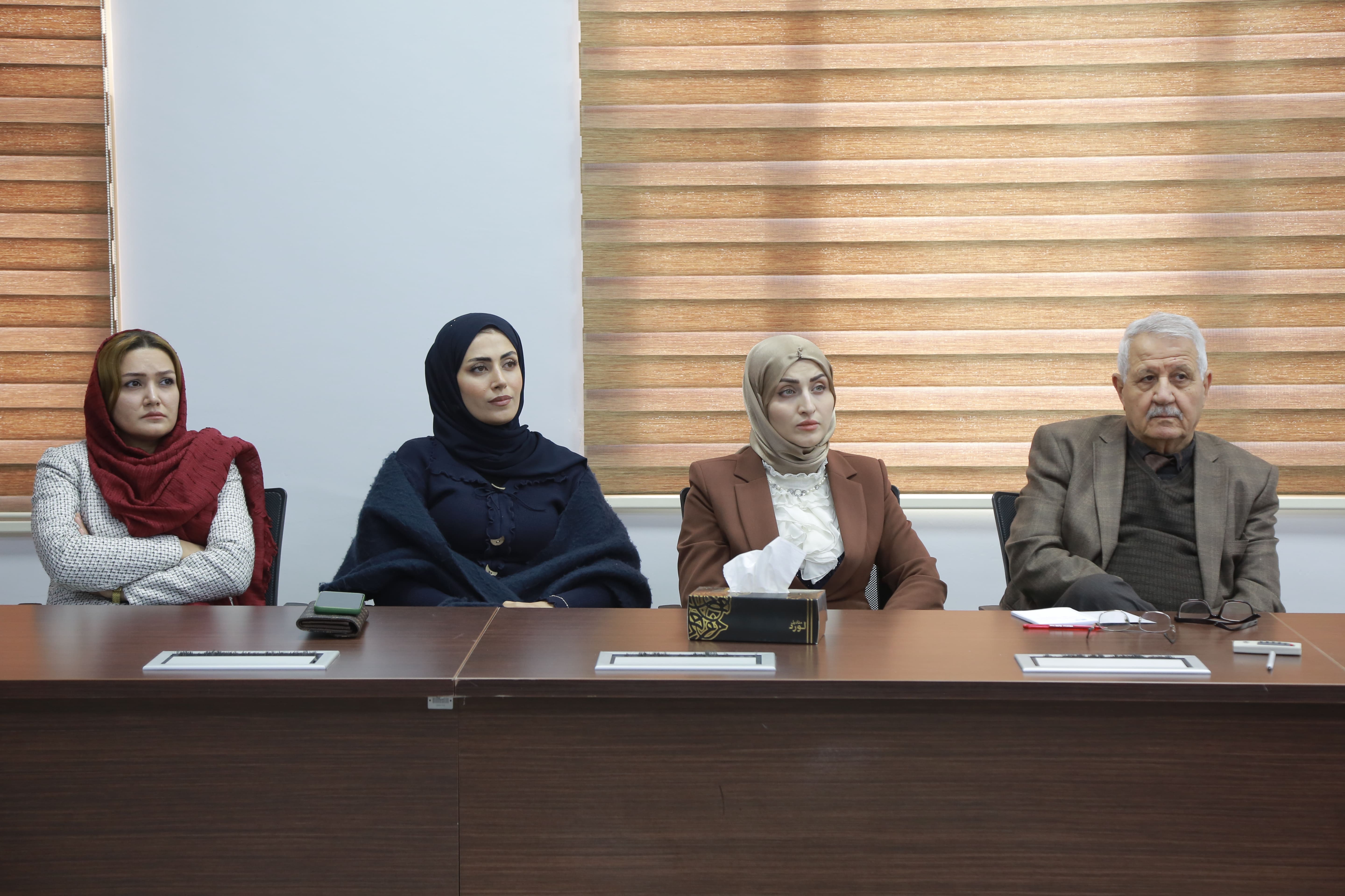 محاضرة في جامعة نوروز عن (الدراسات والبحوث الأدبية في المنطقة)