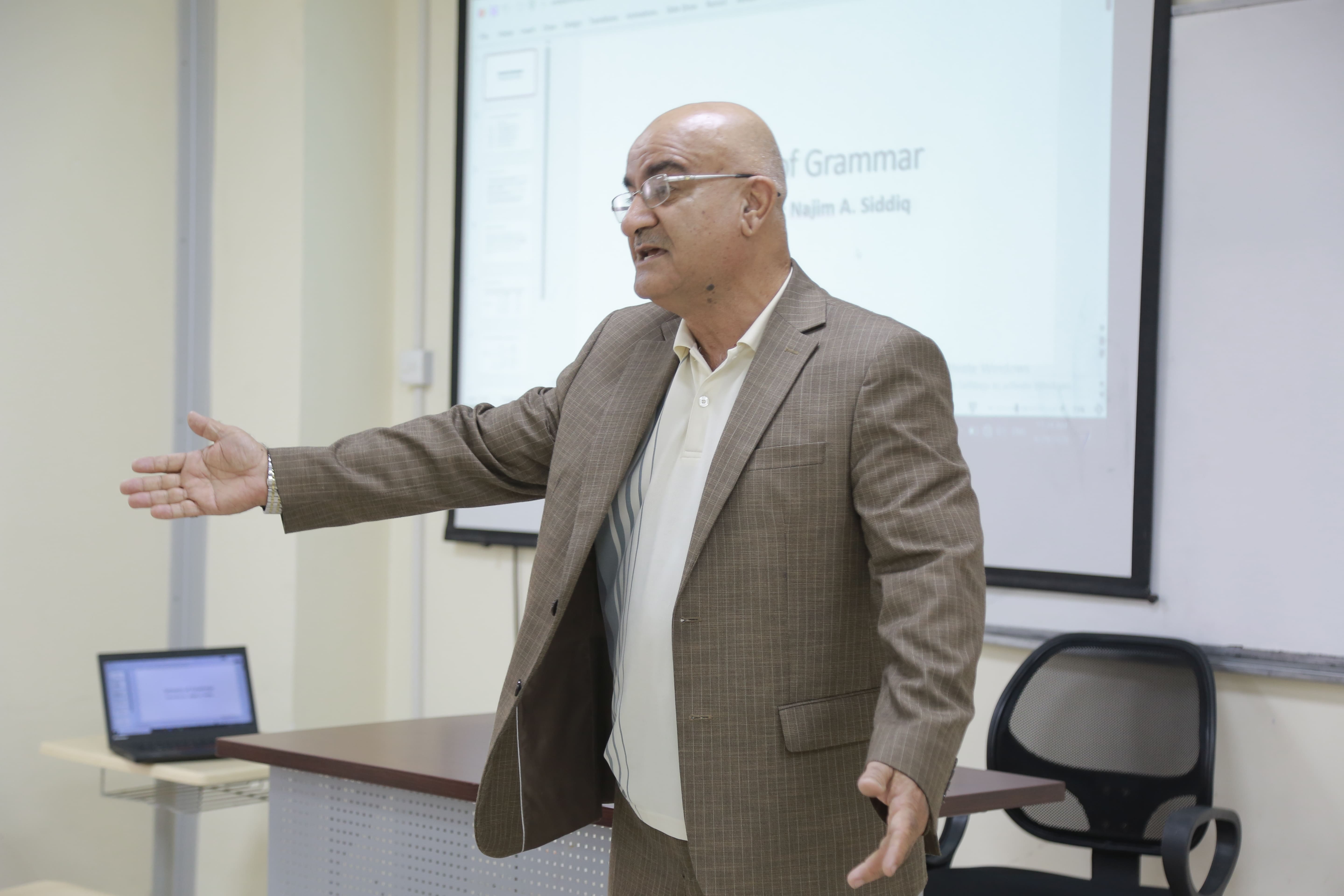 A Lecture at Nawroz University about types of Grammatical schools