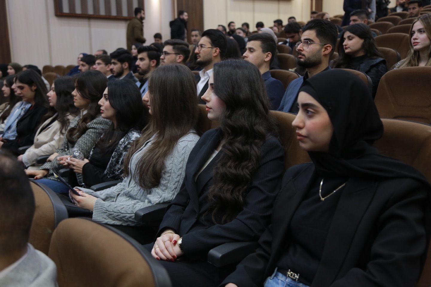 ندوة في جامعة نوروز حول "الفيروسات المنقولة بالدم في طب الأسنان: المخاطر، الوقاية، والسلامة"