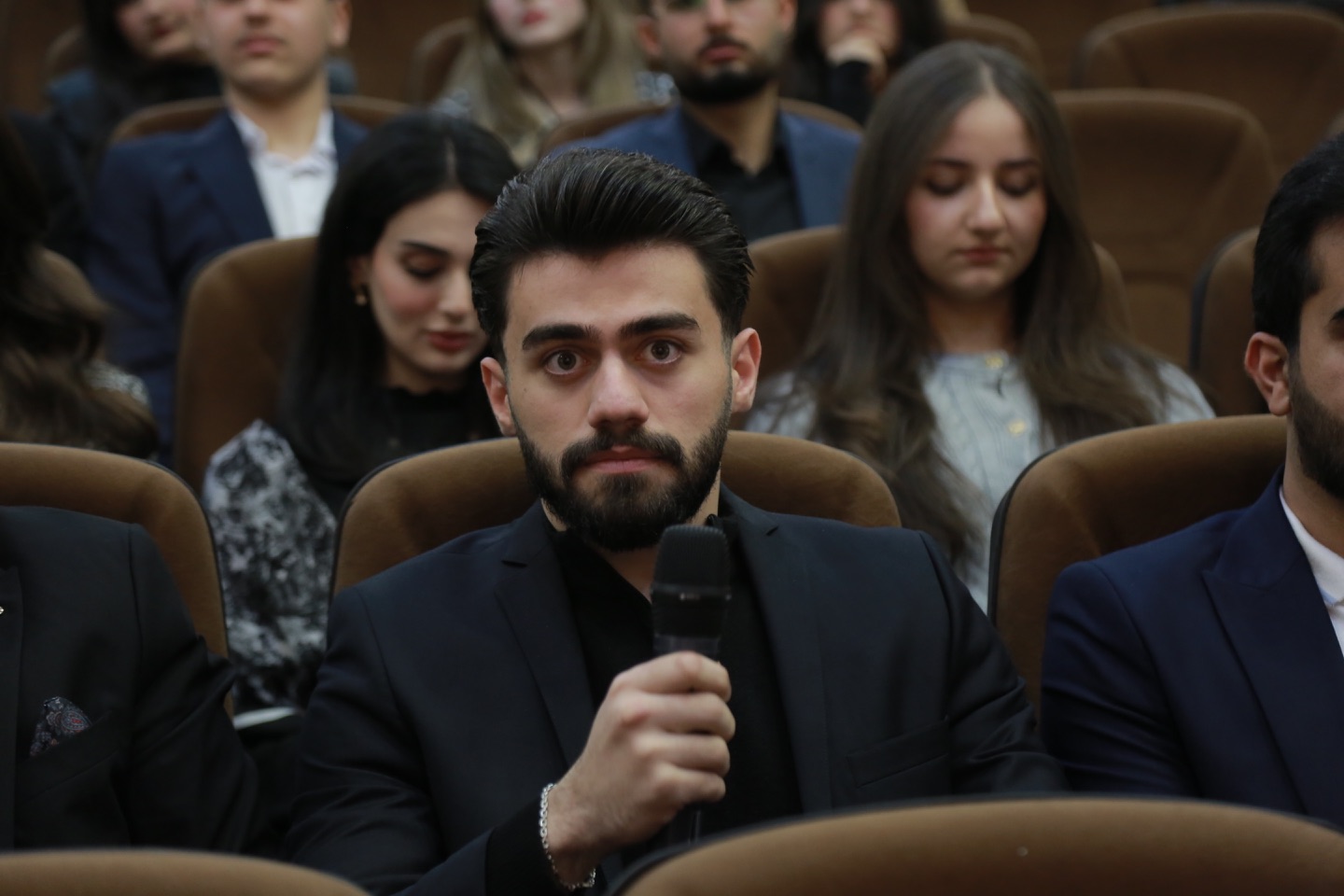 ندوة في جامعة نوروز حول "الفيروسات المنقولة بالدم في طب الأسنان: المخاطر، الوقاية، والسلامة"