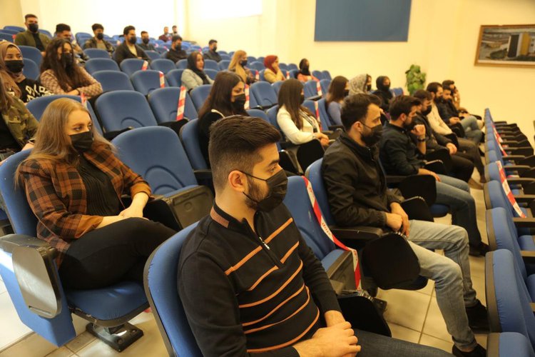 كلية العلوم في جامعة نوروز تقييم ورشة عمل حول صيانة الحاسبات