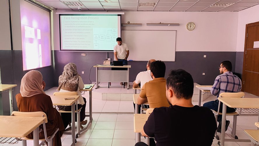 محاضرة علمية في كلية العلوم