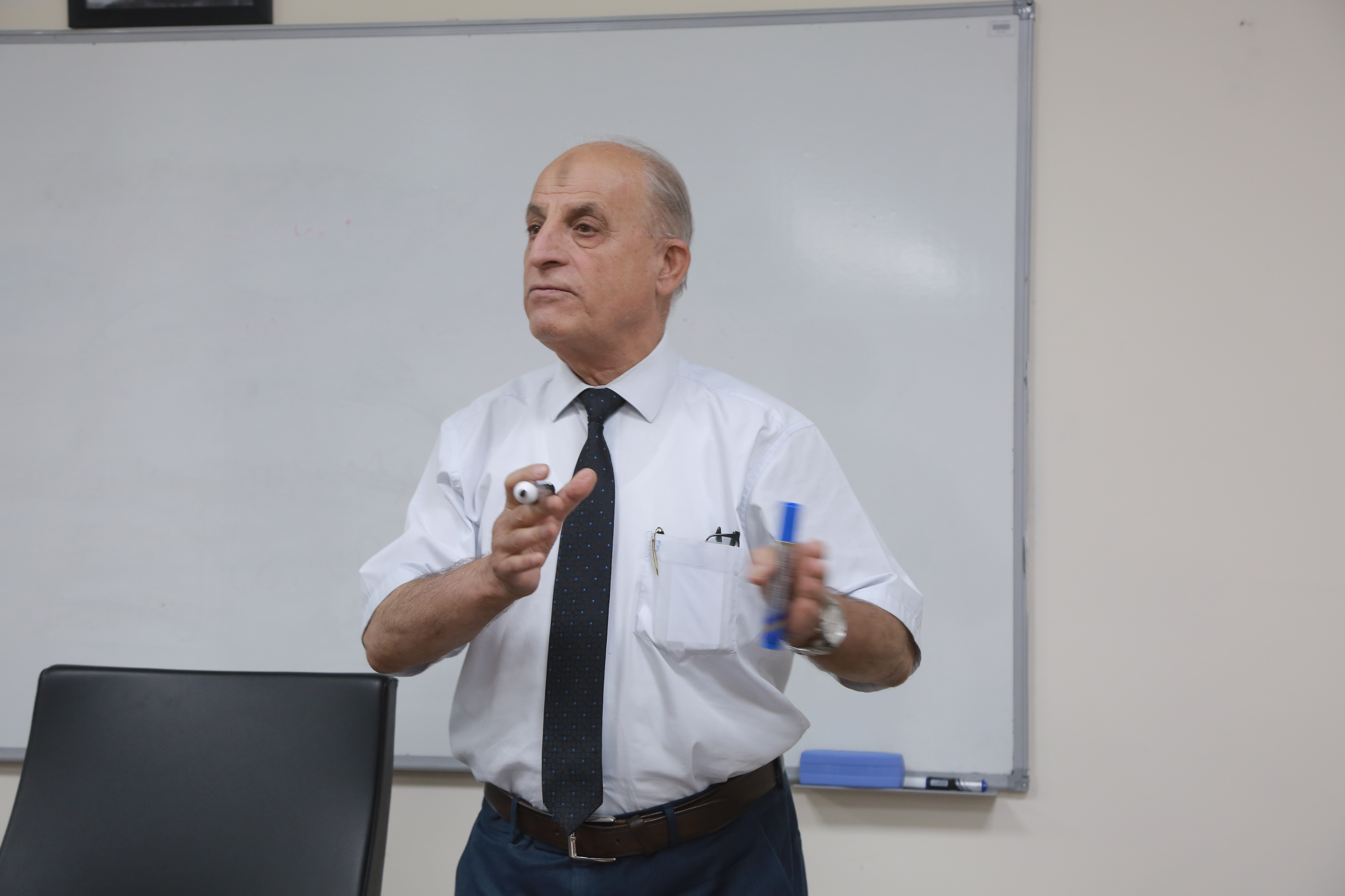 الربح من منظور اقتصادي تناقش في جامعة نوروز