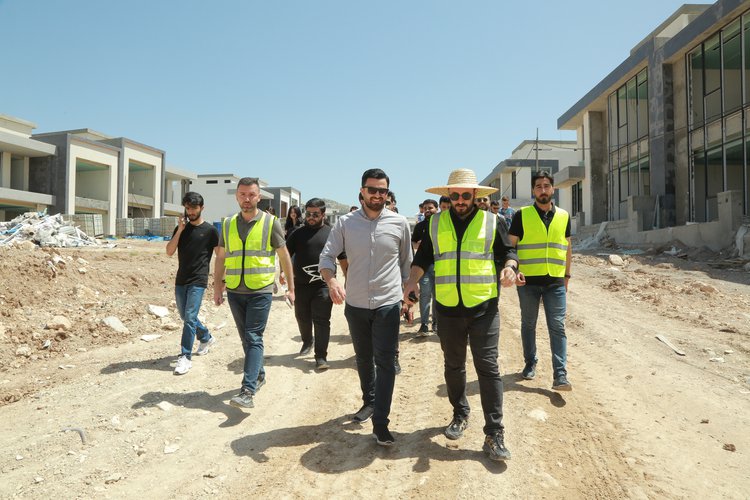 طلبة قسم الهندسة المعمارية في جامعة نوروز يزورون مشروع "ماربيلا" السكني