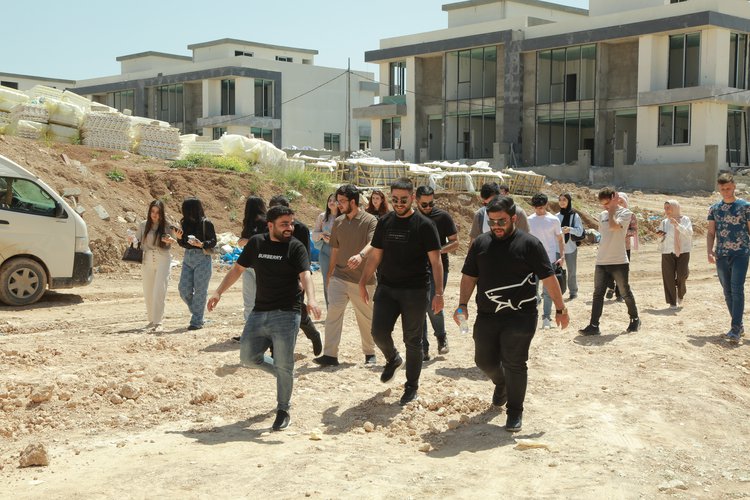طلبة قسم الهندسة المعمارية في جامعة نوروز يزورون مشروع "ماربيلا" السكني