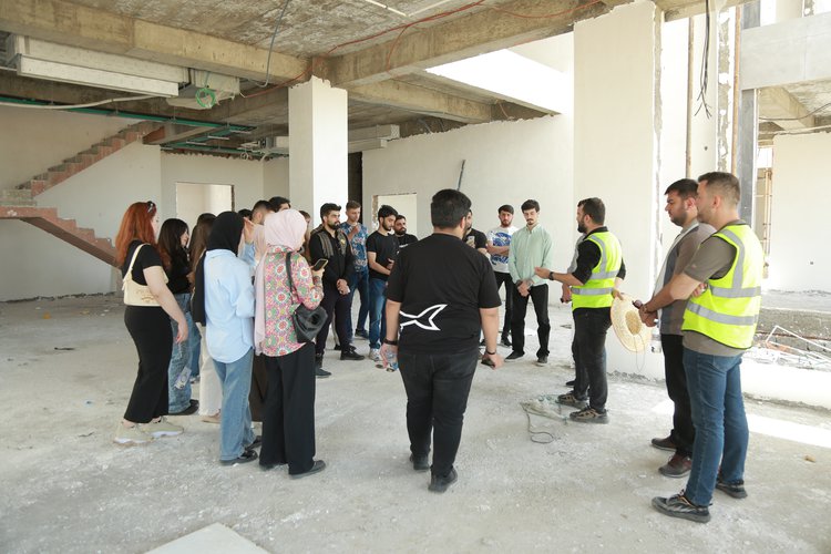 طلبة قسم الهندسة المعمارية في جامعة نوروز يزورون مشروع "ماربيلا" السكني