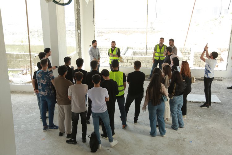 طلبة قسم الهندسة المعمارية في جامعة نوروز يزورون مشروع "ماربيلا" السكني