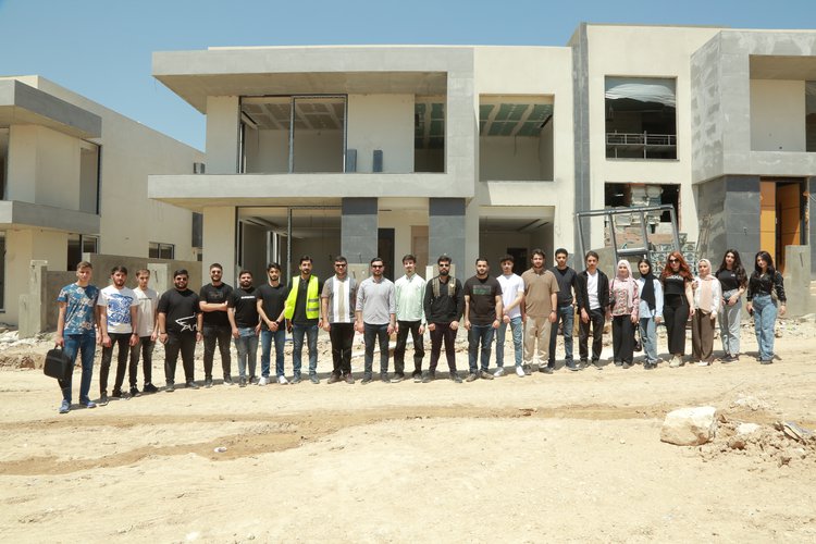 طلبة قسم الهندسة المعمارية في جامعة نوروز يزورون مشروع "ماربيلا" السكني
