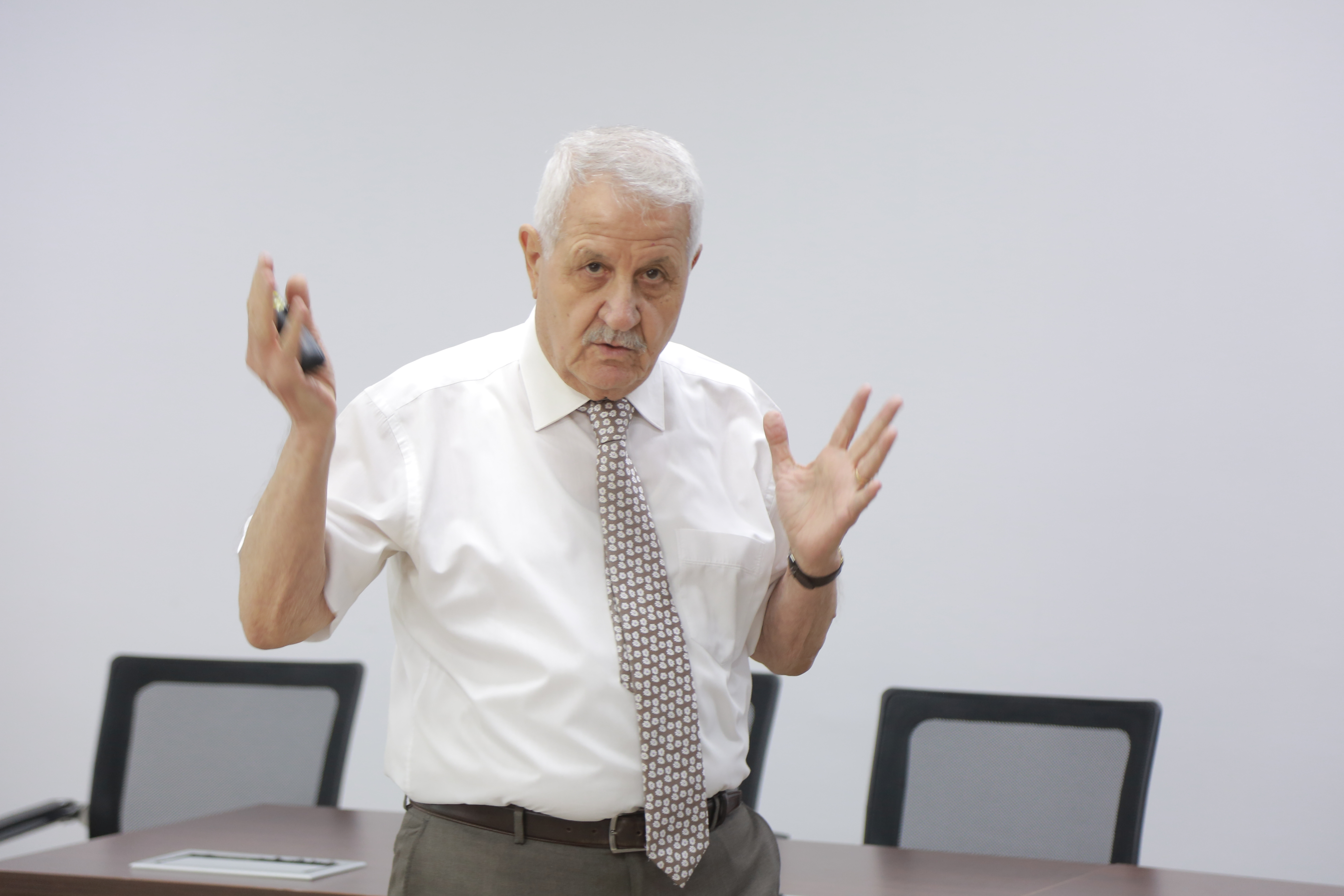 Nawroz University organized a scientific seminar titled EFL Curricula Design