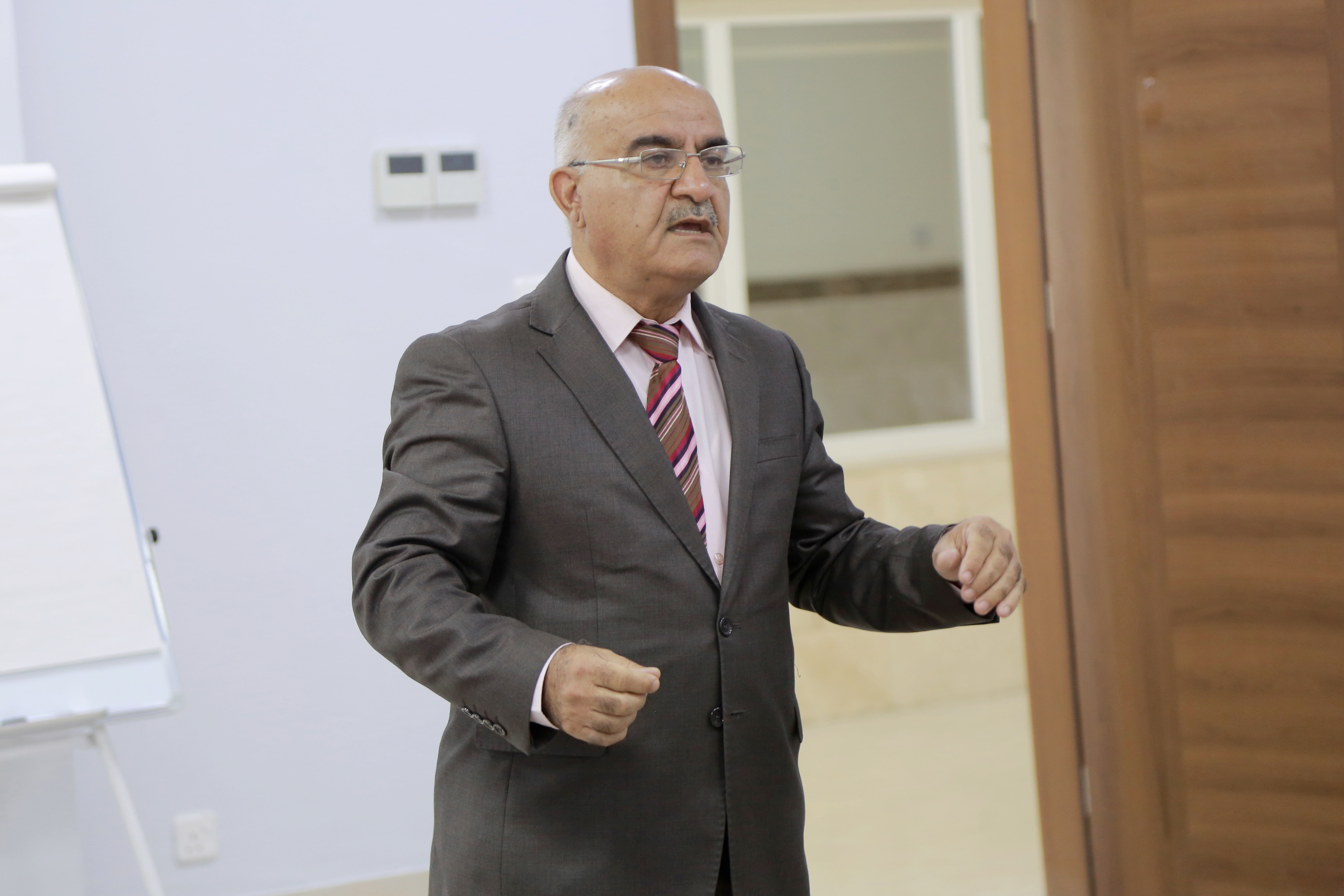 College of Languages, Nawroz University Hosts a scientific seminar on "Issues in Teaching Grammar"