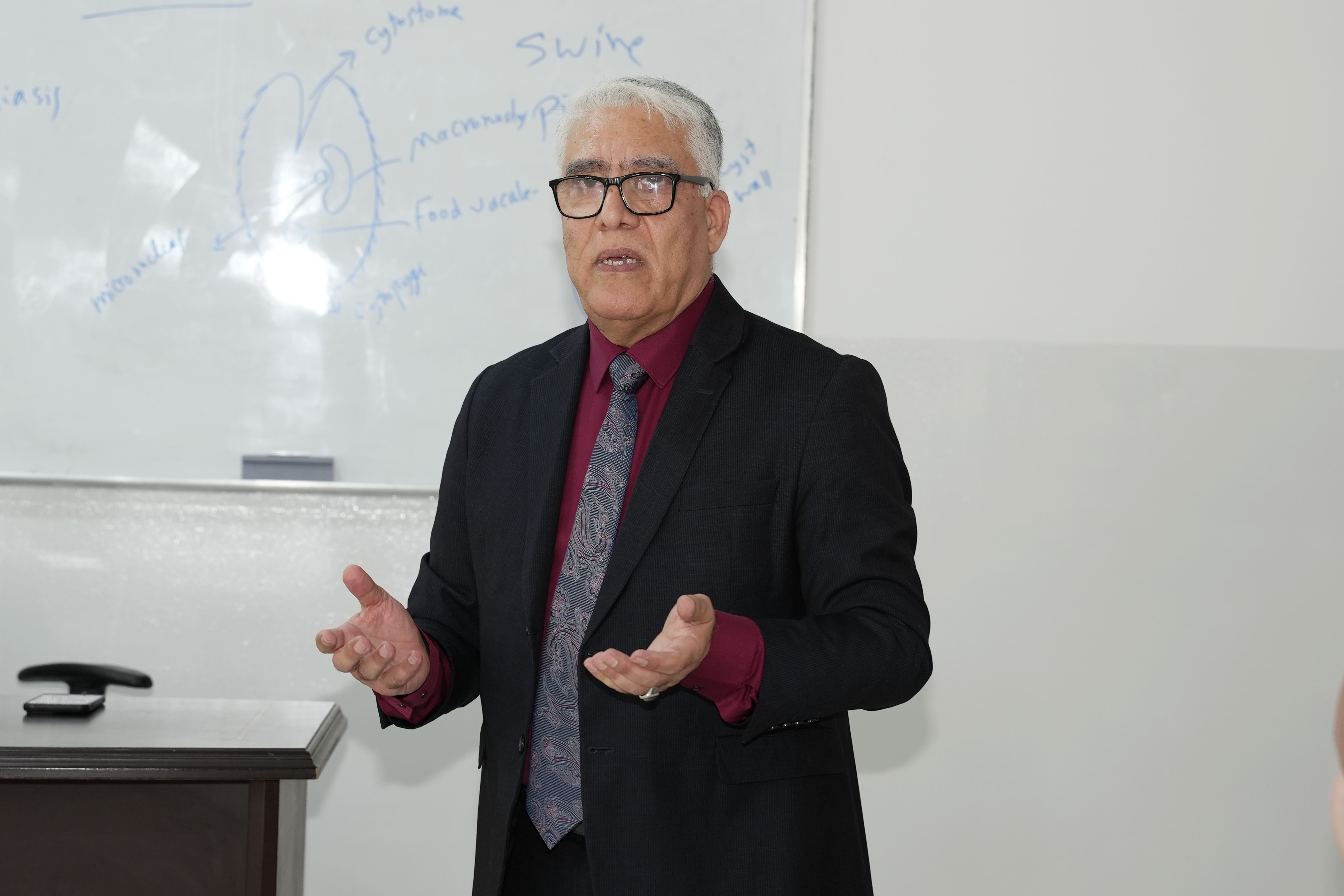 جامعة نەورۆز تعقد سيميناراً بعنوان "كيف تكون معلماً جيداً"