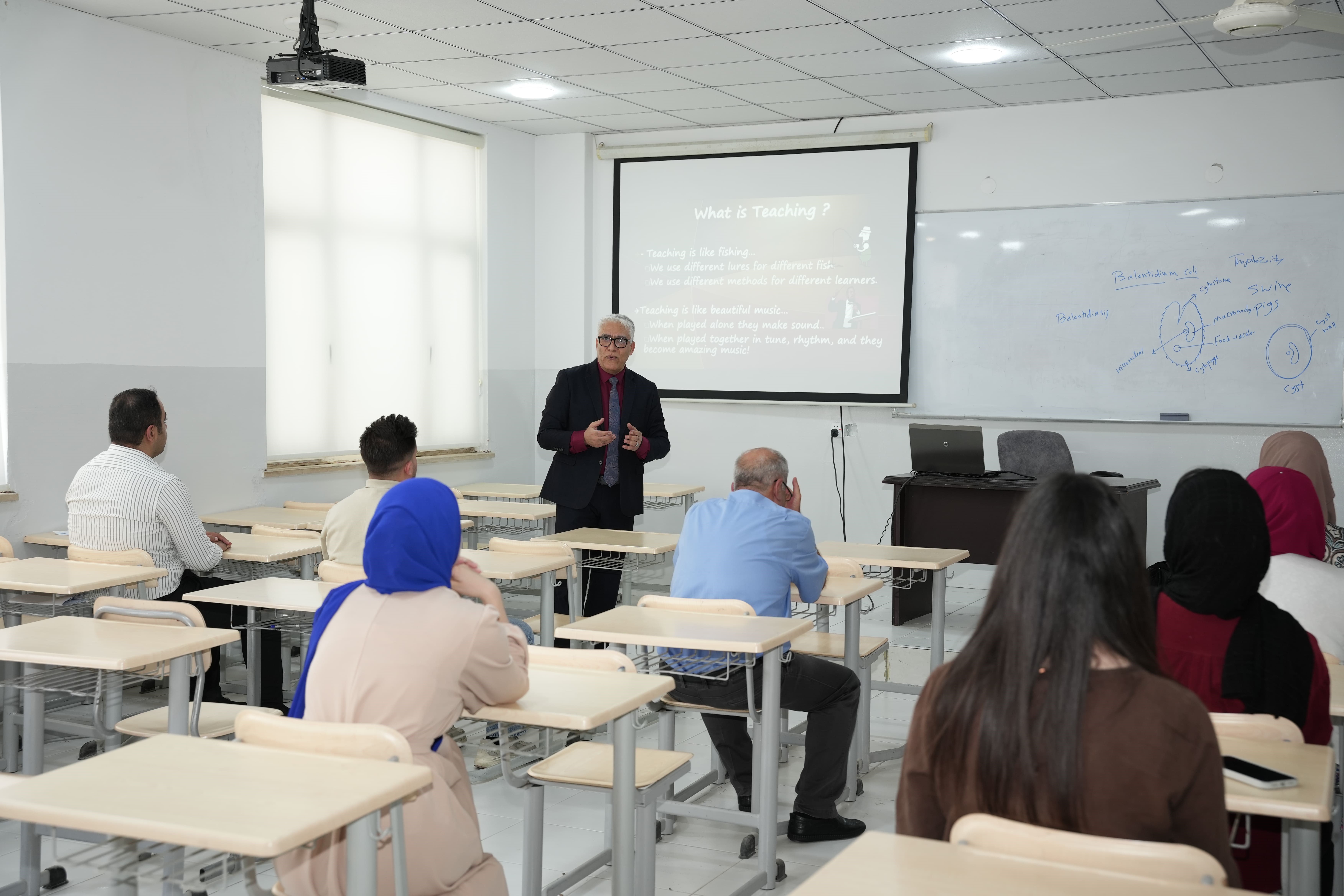جامعة نەورۆز تعقد سيميناراً بعنوان "كيف تكون معلماً جيداً"