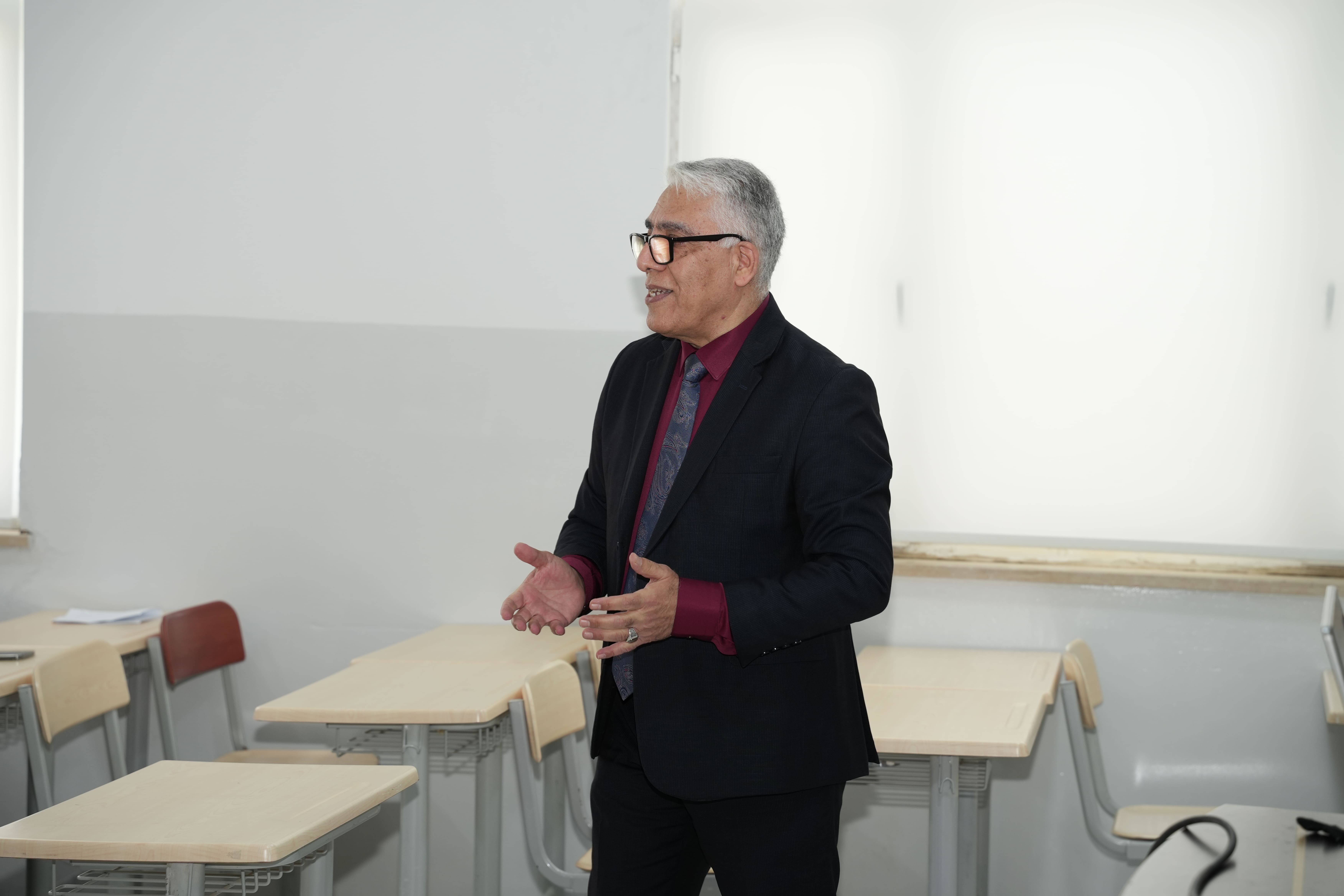 جامعة نەورۆز تعقد سيميناراً بعنوان "كيف تكون معلماً جيداً"