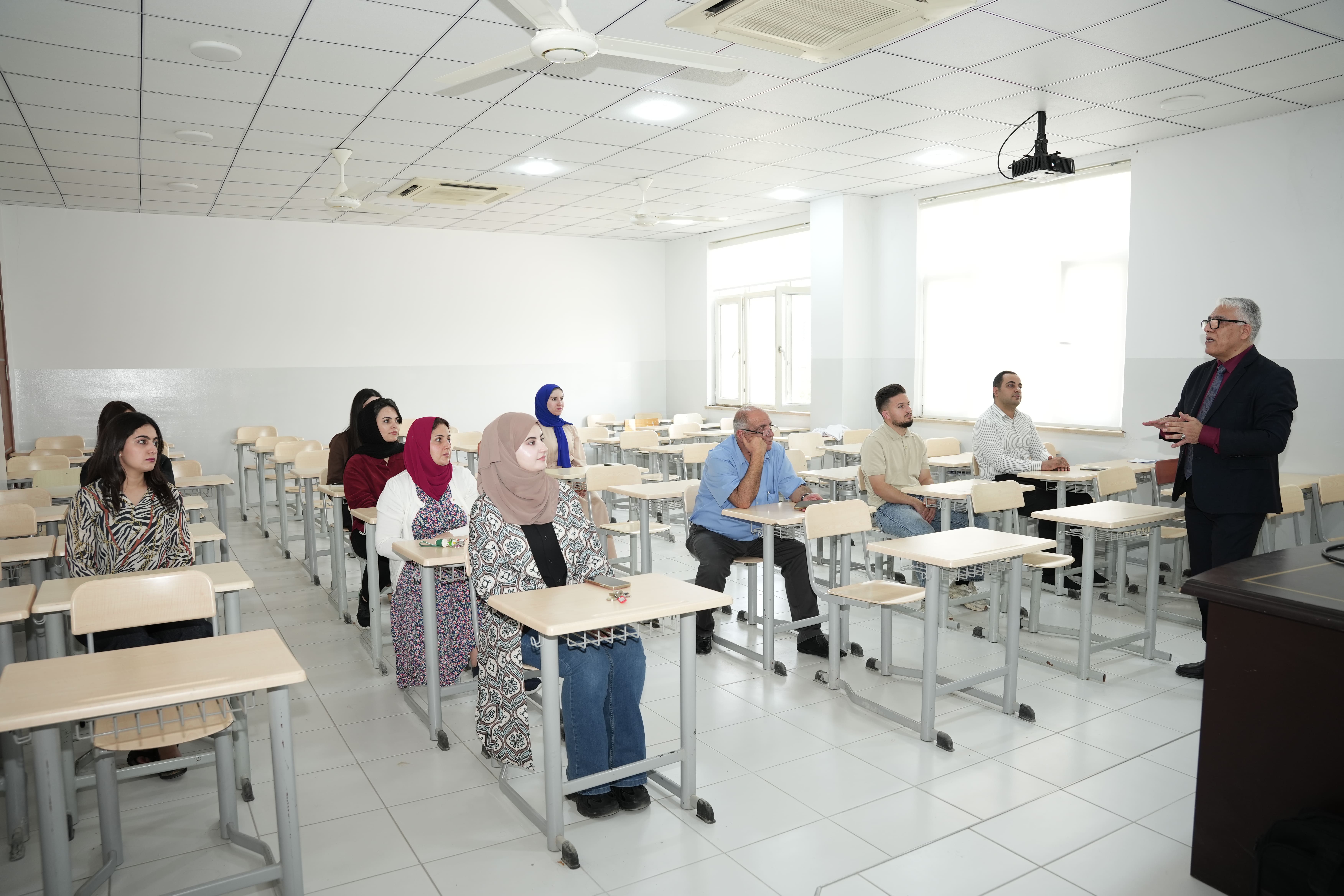 جامعة نەورۆز تعقد سيميناراً بعنوان "كيف تكون معلماً جيداً"