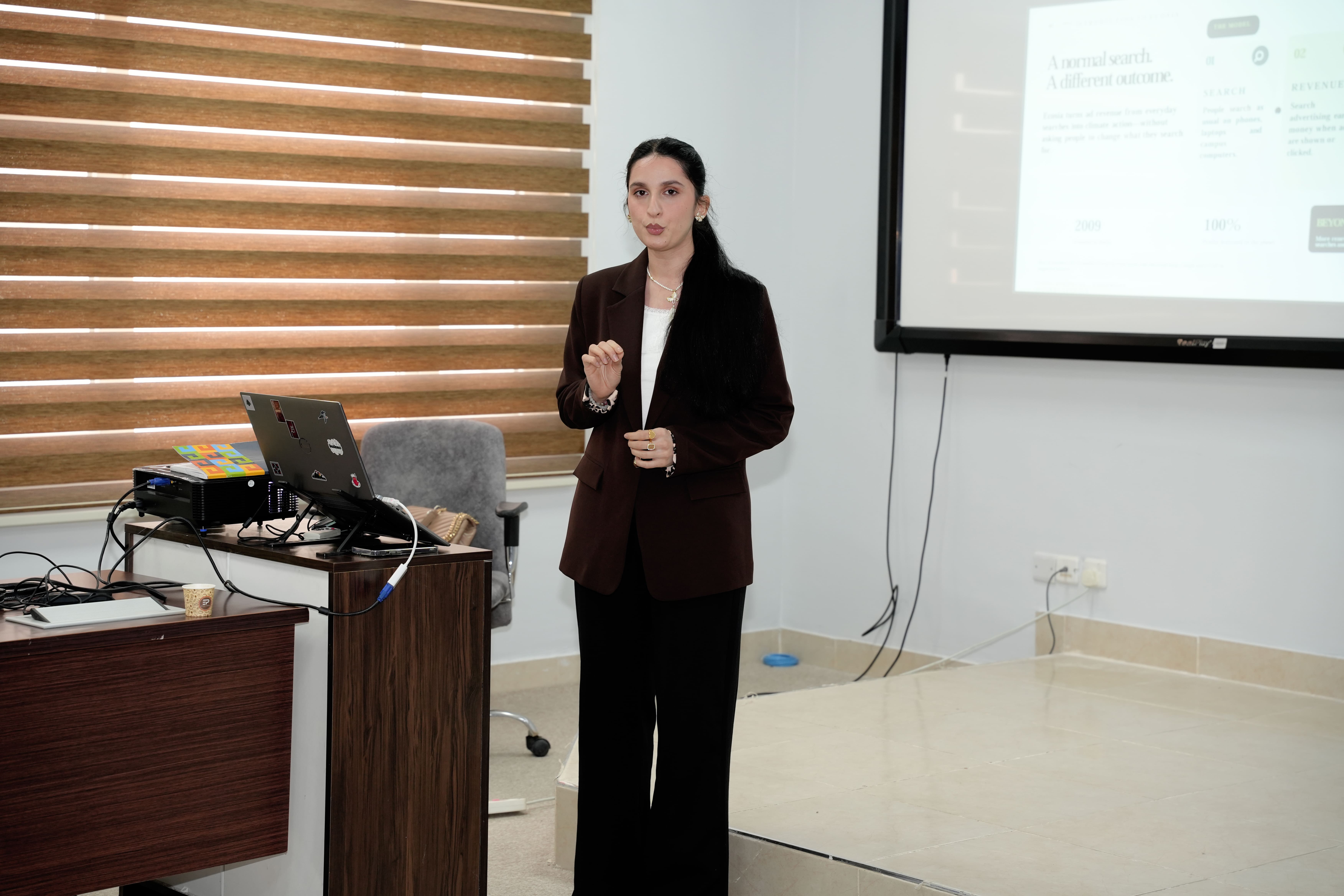 جامعة نوروز تختتم المرحلة الأولى من حملة التوعية البيئية والتشجير بالتعاون مع Ecosia